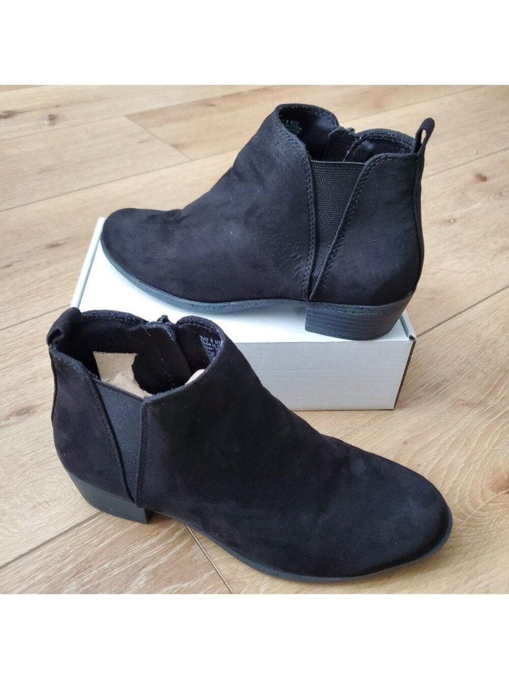 SO Kohls Ankle Boots Side Zip Black Suede Womens Size 8 Booties Low Heel Dark